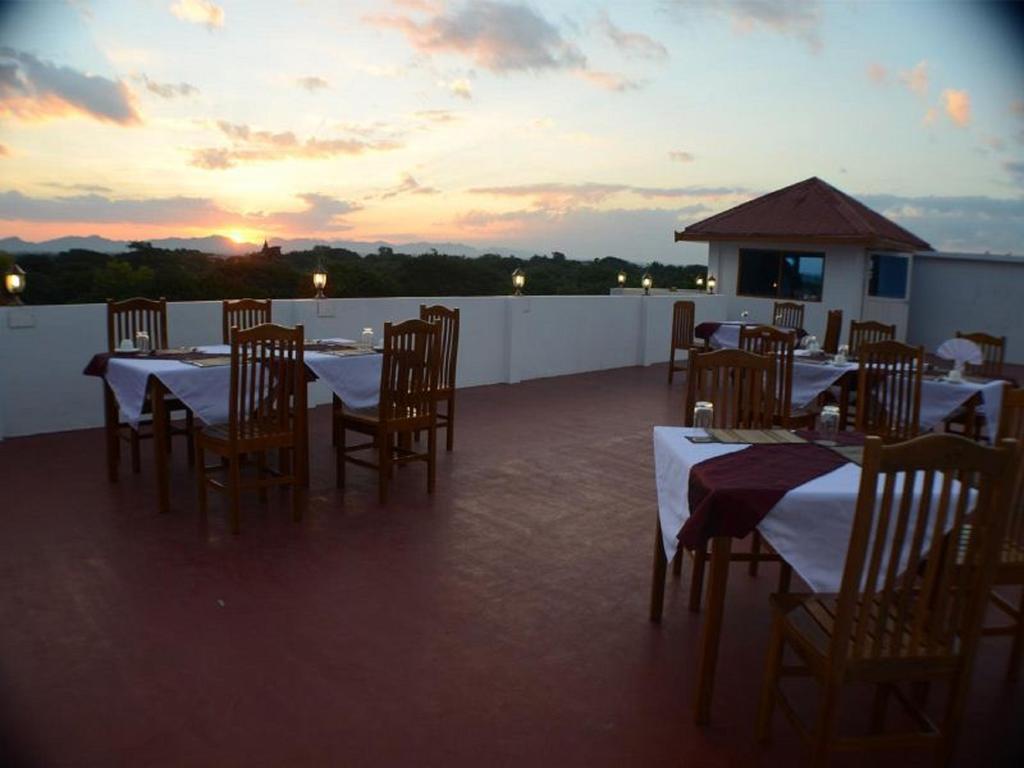 Manisanda Hotel Pagan Exteriér fotografie