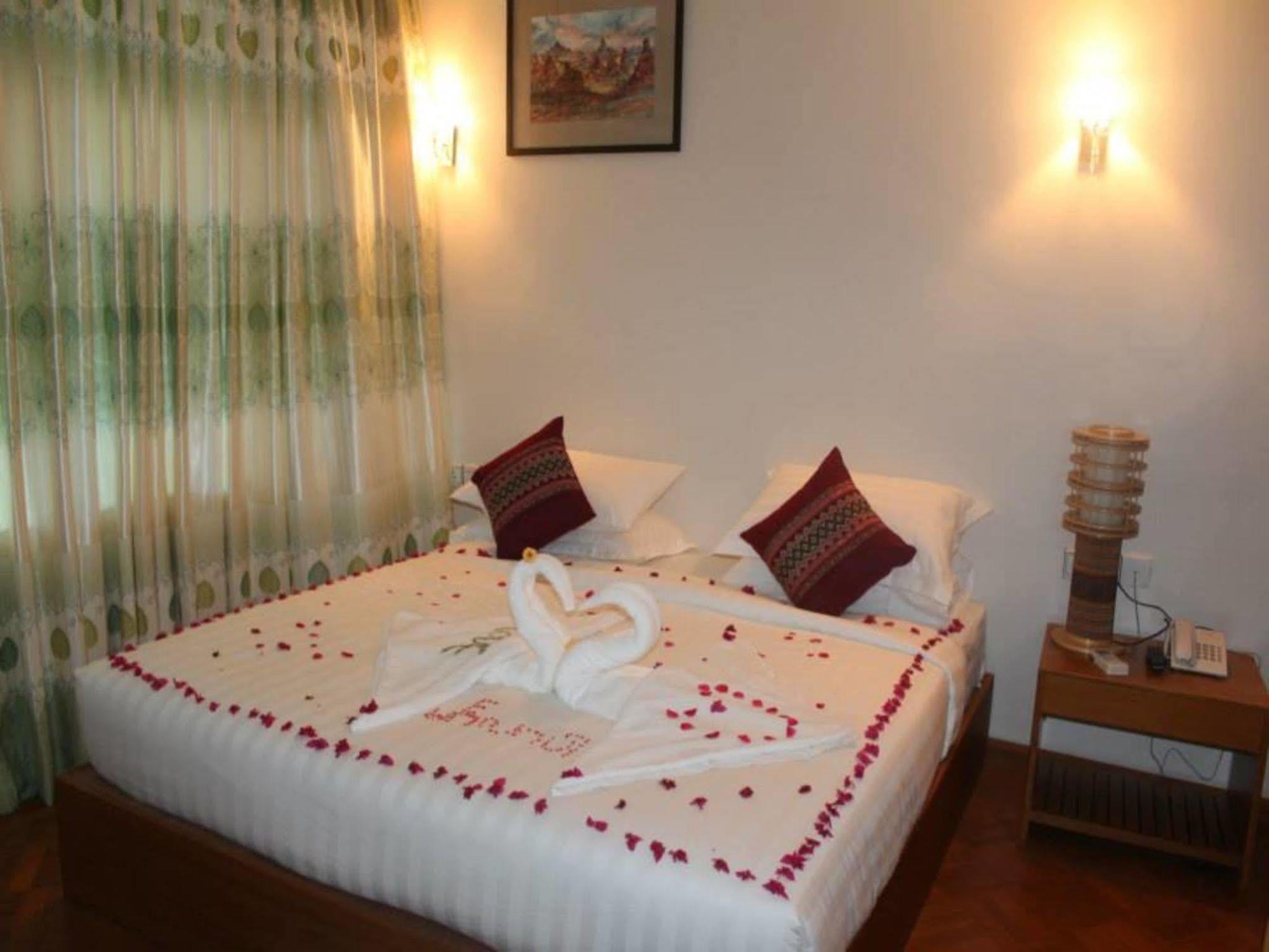 Manisanda Hotel Pagan Exteriér fotografie